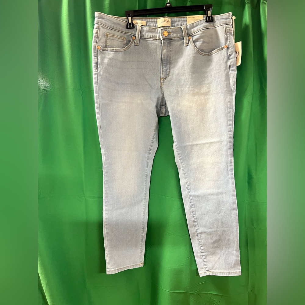 Universal thread, mid rise, skinny jeans